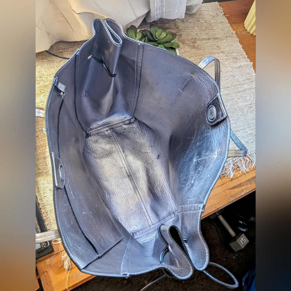 Silver Metallic Tote Bag - Women - Picture 3 of 7